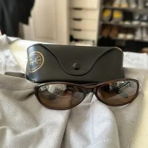 These vintage RayBans are great! They have some small scratches, good condition. Vintage Ray-Ban sunglasses have been the epitome of cool for  main image 3